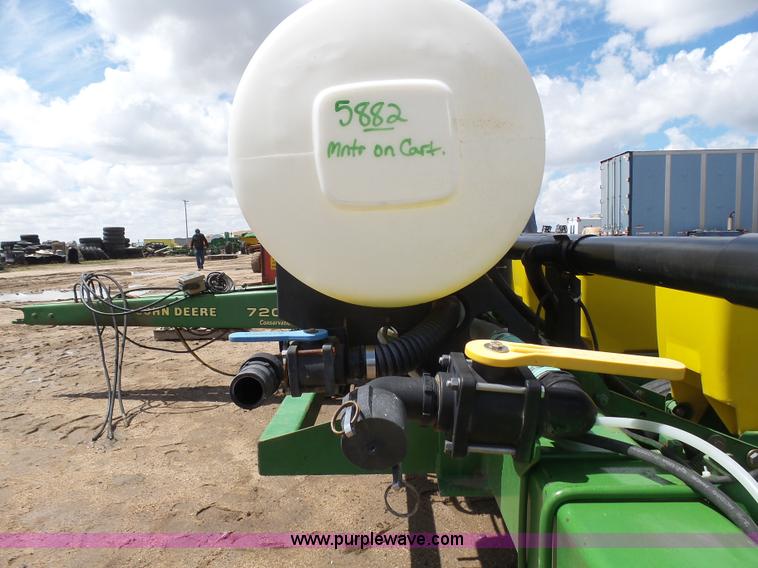 image for item J6128 John Deere 7200 planter