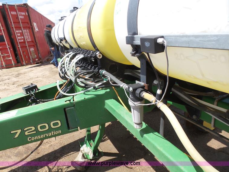 image for item J6128 John Deere 7200 planter