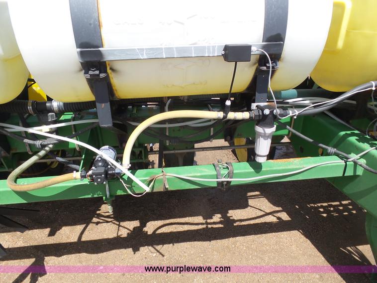 image for item J6128 John Deere 7200 planter
