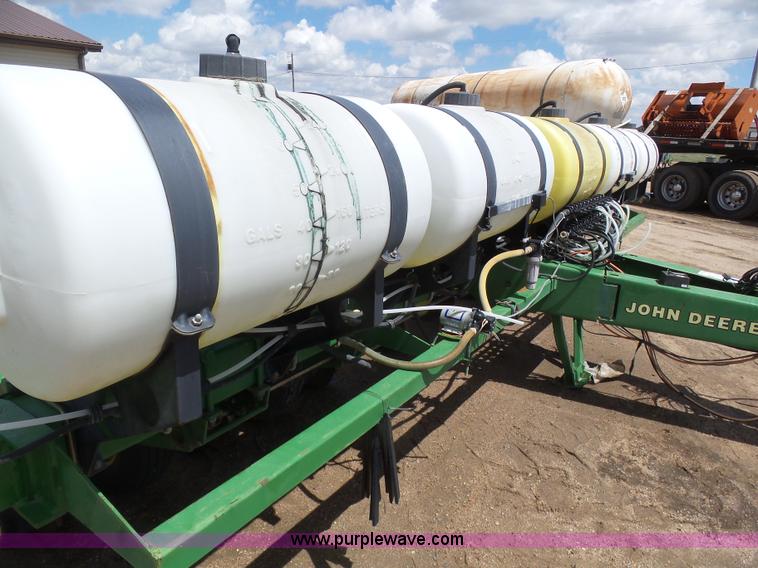 image for item J6128 John Deere 7200 planter