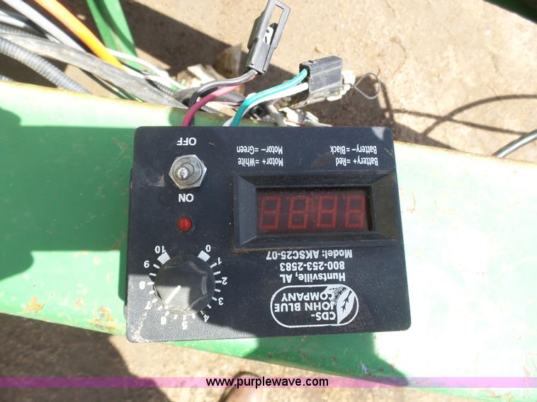 image for item J6128 John Deere 7200 planter