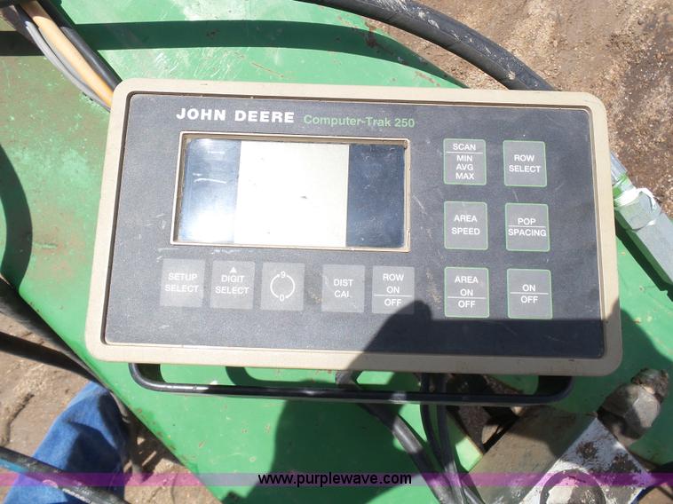 image for item J6128 John Deere 7200 planter