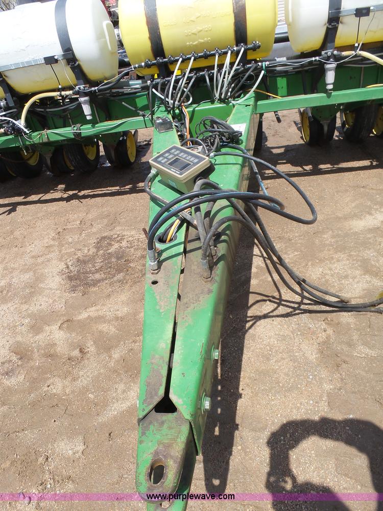 image for item J6128 John Deere 7200 planter