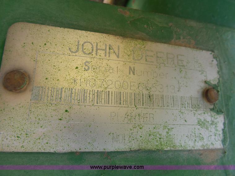 image for item J6128 John Deere 7200 planter