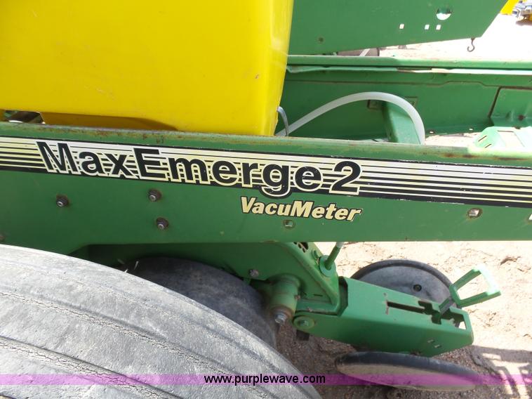 image for item J6128 John Deere 7200 planter