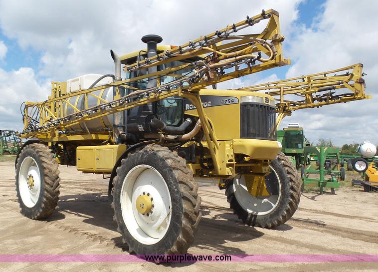 image for item J6129 Ag-Chem RoGator 1254 self-propelled sprayer