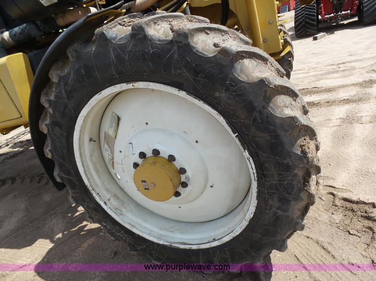 image for item J6129 Ag-Chem RoGator 1254 self-propelled sprayer