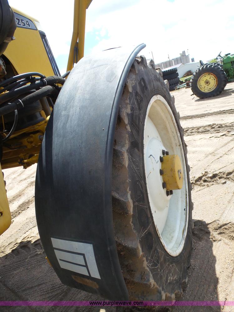 image for item J6129 Ag-Chem RoGator 1254 self-propelled sprayer