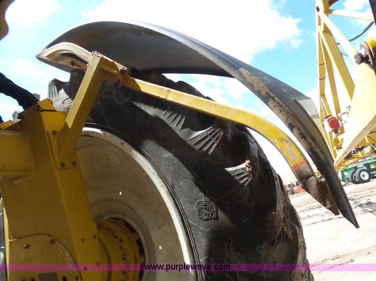 image for item J6129 Ag-Chem RoGator 1254 self-propelled sprayer