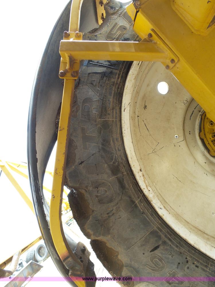 image for item J6129 Ag-Chem RoGator 1254 self-propelled sprayer