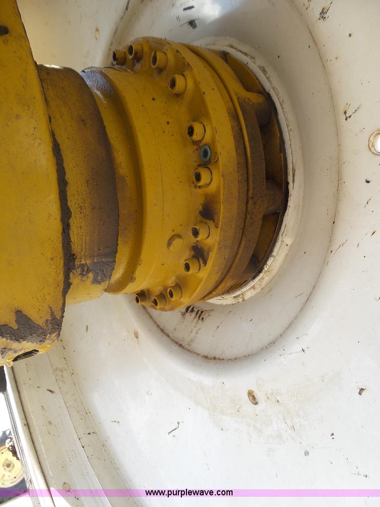 image for item J6129 Ag-Chem RoGator 1254 self-propelled sprayer