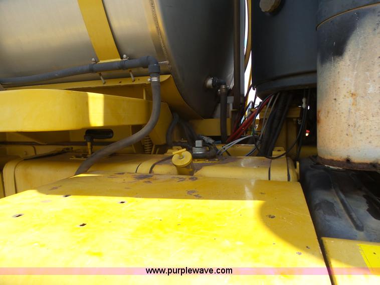 image for item J6129 Ag-Chem RoGator 1254 self-propelled sprayer