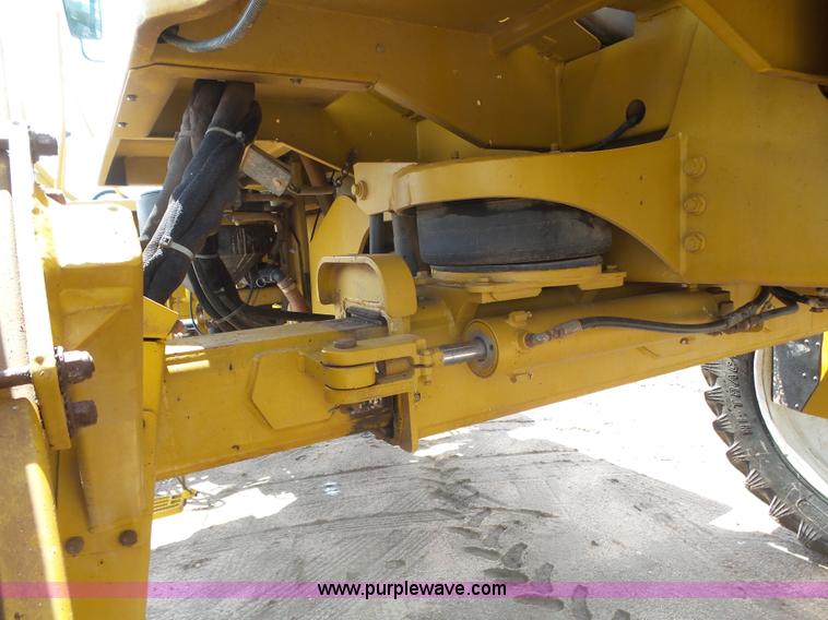 image for item J6129 Ag-Chem RoGator 1254 self-propelled sprayer