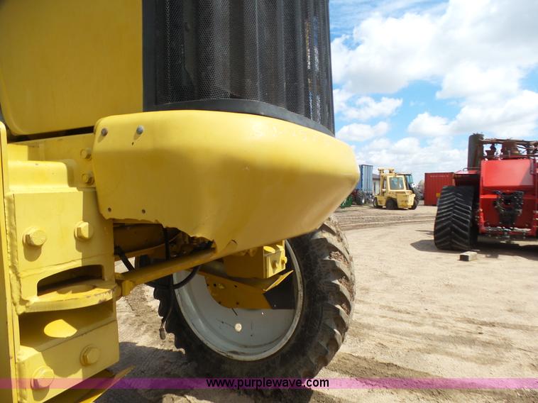 image for item J6129 Ag-Chem RoGator 1254 self-propelled sprayer