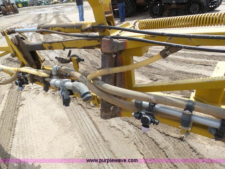 image for item J6129 Ag-Chem RoGator 1254 self-propelled sprayer