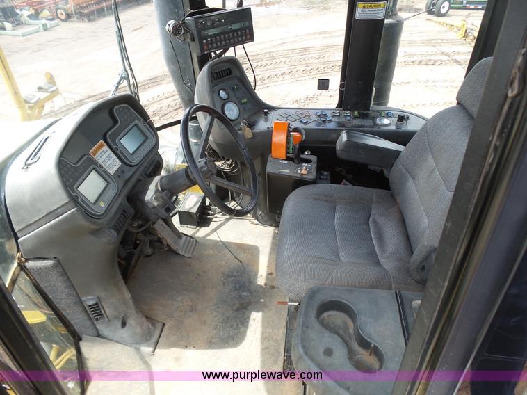 image for item J6129 Ag-Chem RoGator 1254 self-propelled sprayer