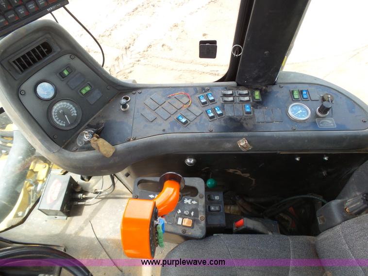 image for item J6129 Ag-Chem RoGator 1254 self-propelled sprayer