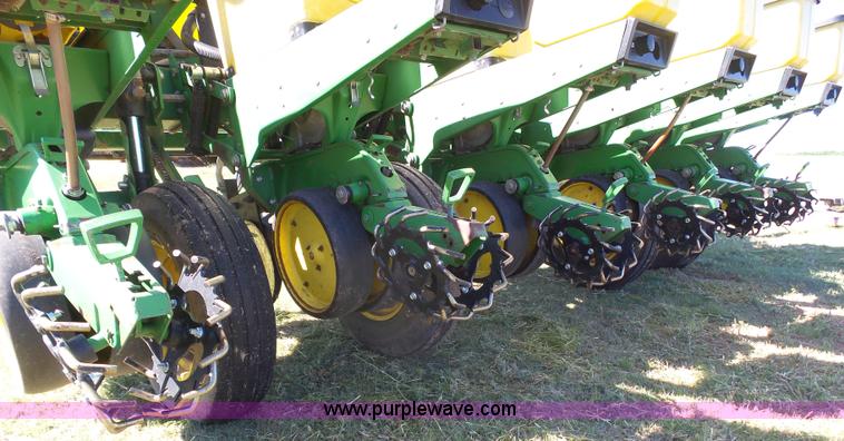 image for item J6130 John Deere 7200 planter