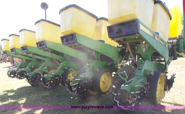 image for item J6130 John Deere 7200 planter