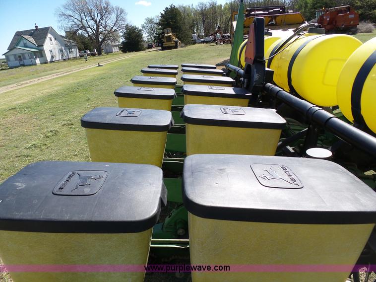 image for item J6130 John Deere 7200 planter