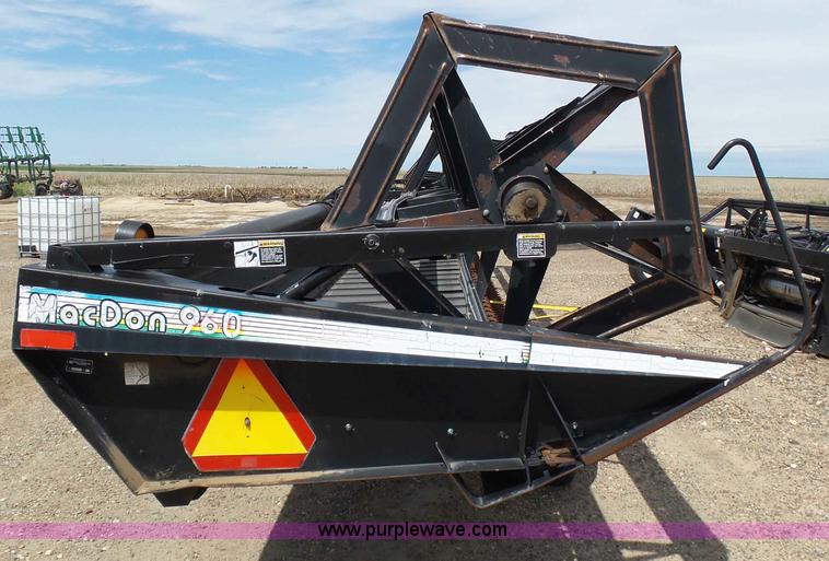 image for item J6141 1997 MacDon 960 head