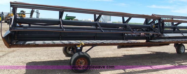 image for item J6141 1997 MacDon 960 head