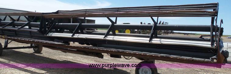 image for item J6141 1997 MacDon 960 head