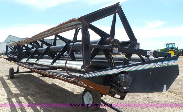 image for item J6141 1997 MacDon 960 head