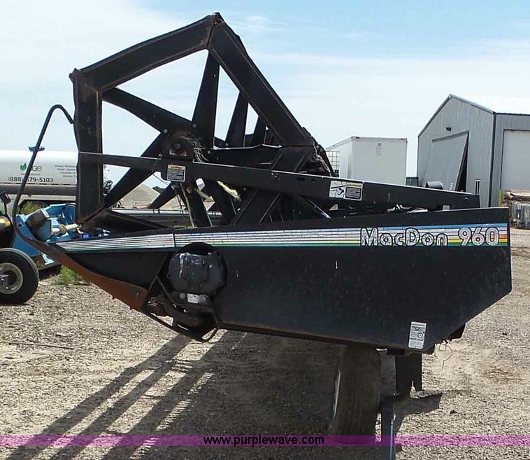 image for item J6141 1997 MacDon 960 head