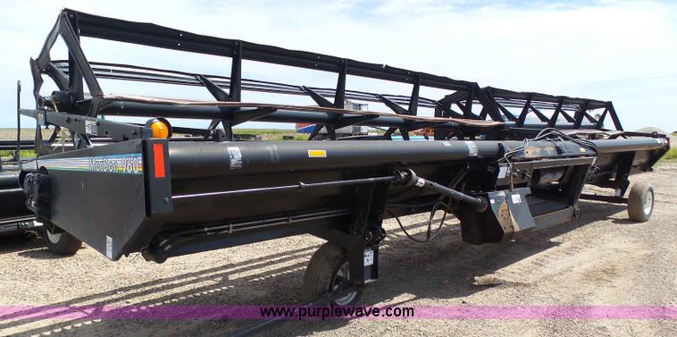 image for item J6141 1997 MacDon 960 head