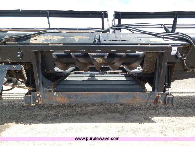 image for item J6141 1997 MacDon 960 head