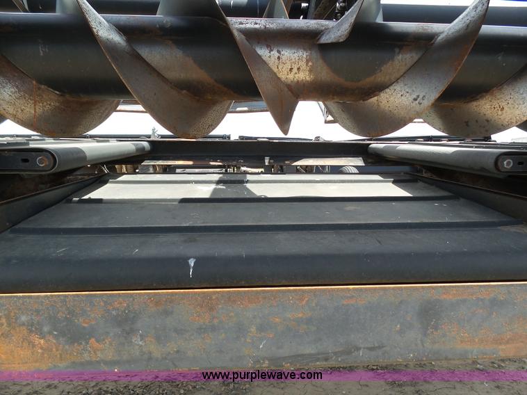 image for item J6141 1997 MacDon 960 head