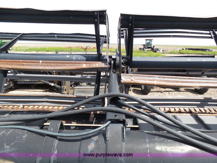 image for item J6141 1997 MacDon 960 head