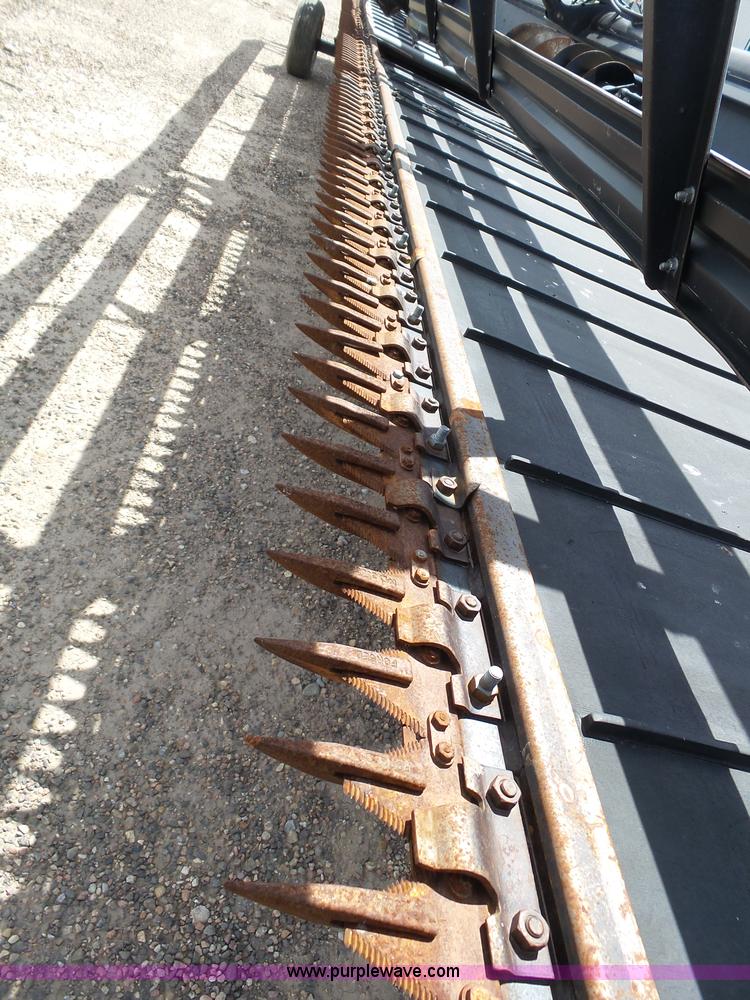 image for item J6141 1997 MacDon 960 head