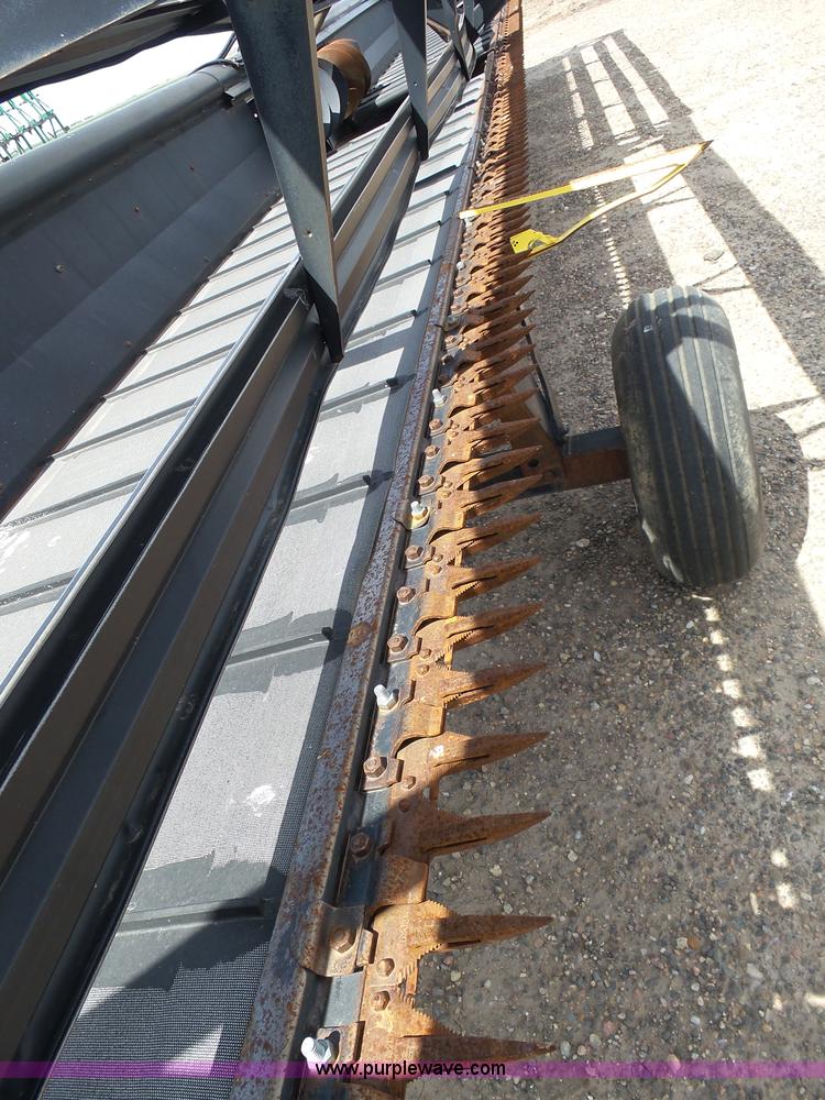 image for item J6141 1997 MacDon 960 head