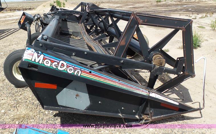 image for item J6142 2005 MacDon 963 draper head