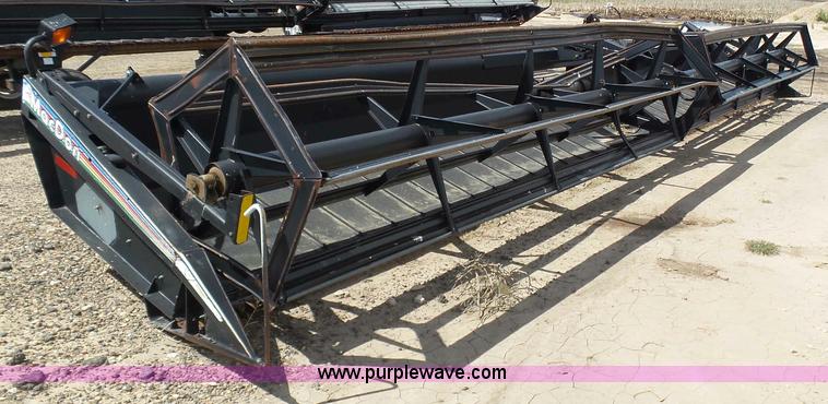 image for item J6142 2005 MacDon 963 draper head