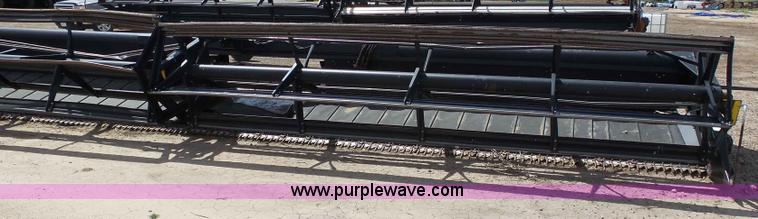 image for item J6142 2005 MacDon 963 draper head