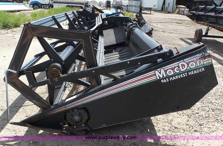 image for item J6142 2005 MacDon 963 draper head