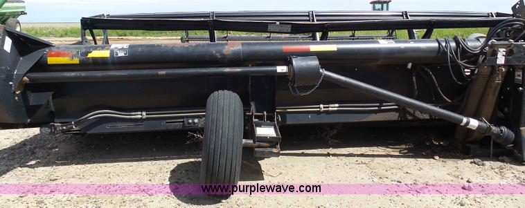 image for item J6142 2005 MacDon 963 draper head