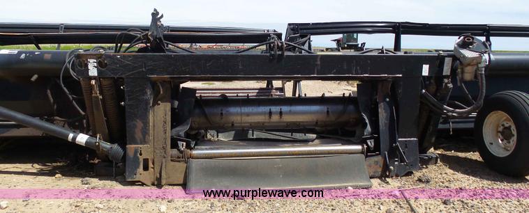 image for item J6142 2005 MacDon 963 draper head