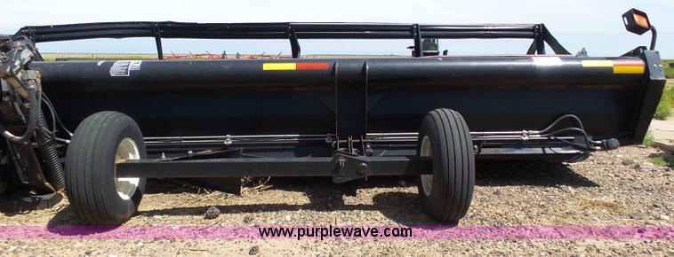 image for item J6142 2005 MacDon 963 draper head