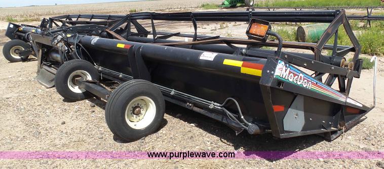 image for item J6142 2005 MacDon 963 draper head