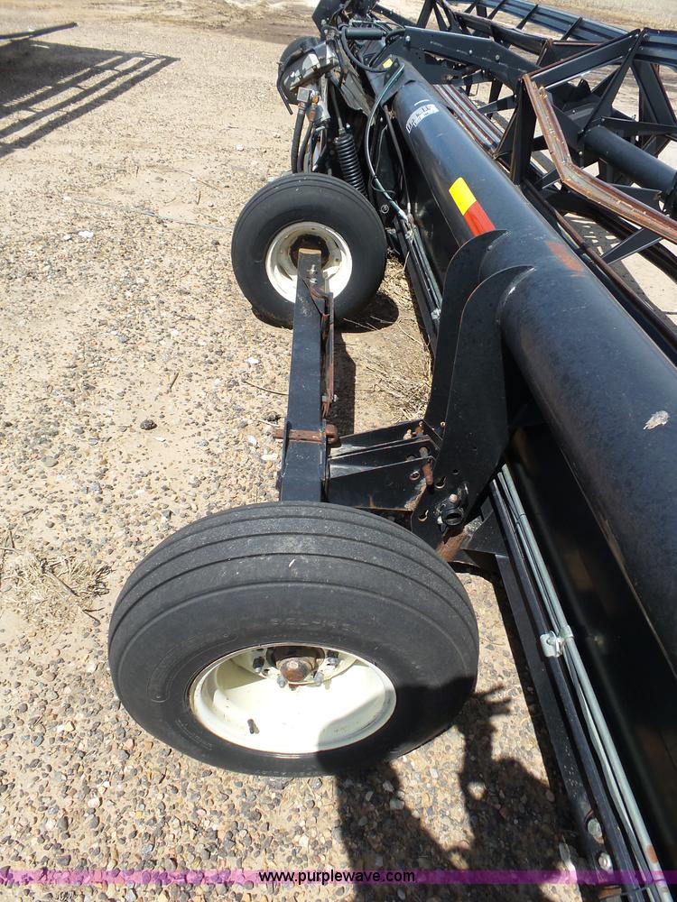 image for item J6142 2005 MacDon 963 draper head