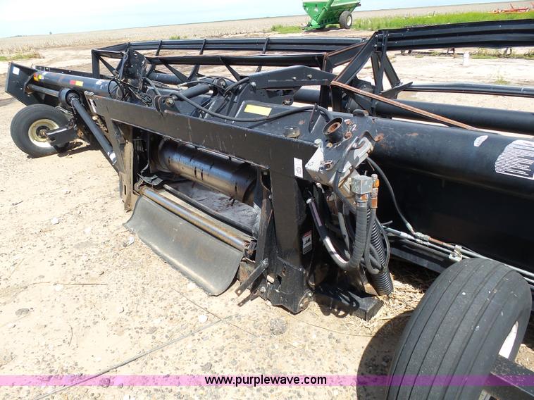 image for item J6142 2005 MacDon 963 draper head