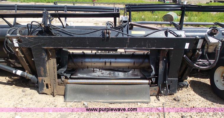 image for item J6142 2005 MacDon 963 draper head