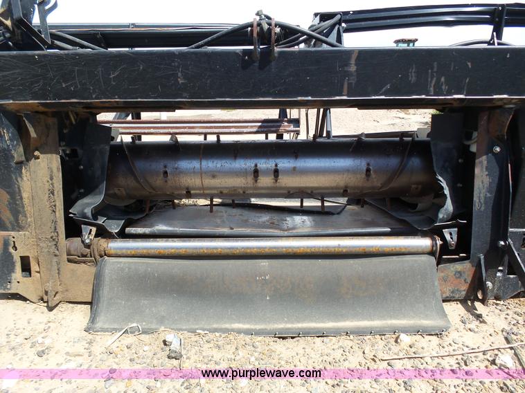 image for item J6142 2005 MacDon 963 draper head