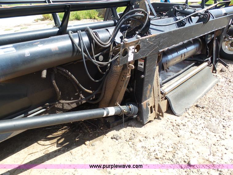 image for item J6142 2005 MacDon 963 draper head