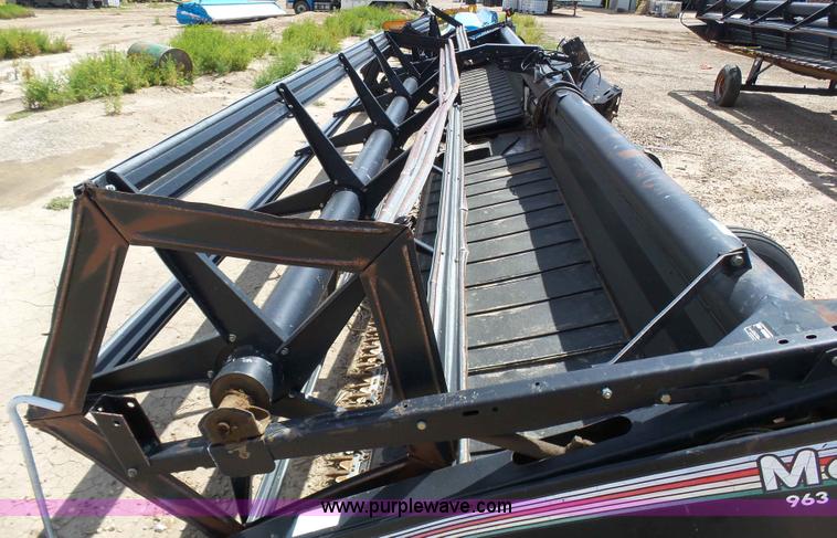 image for item J6142 2005 MacDon 963 draper head