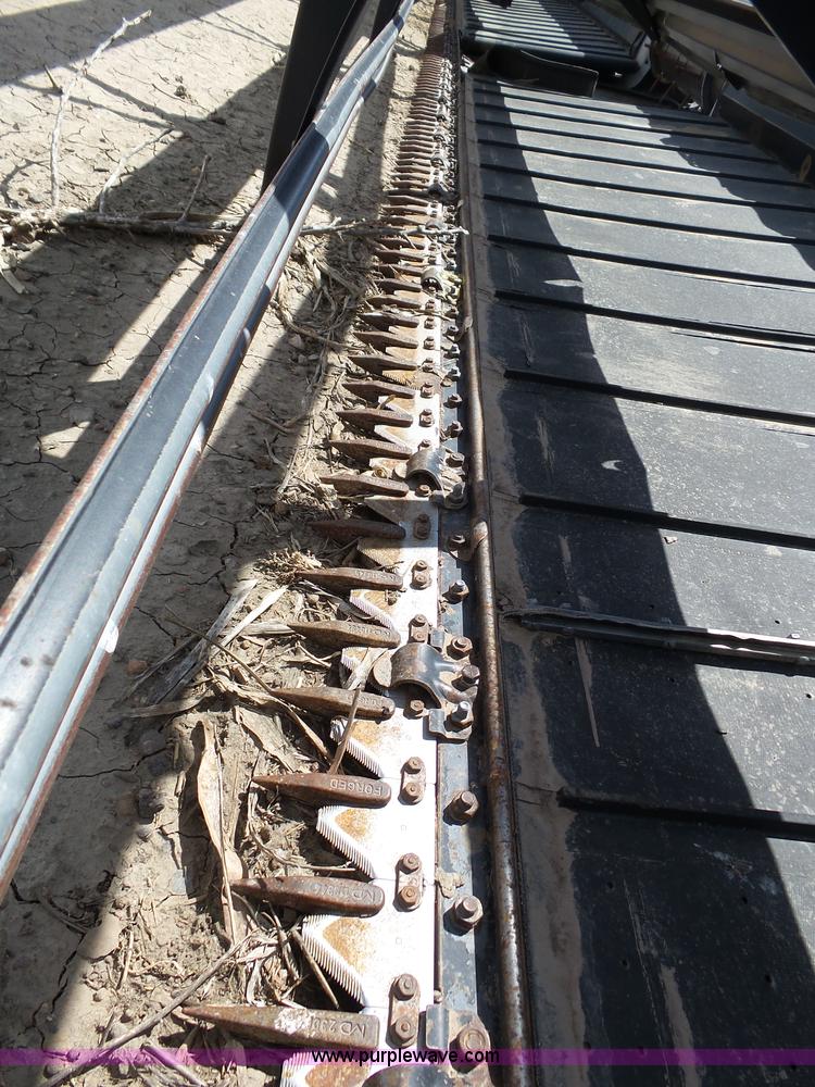 image for item J6142 2005 MacDon 963 draper head